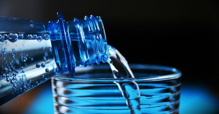 Nước là một hợp chất hóa học của oxy và hidro, có công thức hóa học là H2O. Với các tính chất lý hóa đặc biệt (ví dụ như tính lưỡng cực, liên kết hiđrô và tính bất thường của khối lượng riêng), nước là một chất rất quan trọng trong nhiều ngành khoa học và trong đời sống