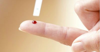 Cứu người bị đột quỵ bằng chích máu đầu ngón tay?