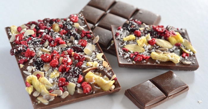 Sô-cô-la (xuất phát từ tiếng Pháp: chocolat; gốc tiếng Nahuatl: chocoatl, "thức uống ca cao") là một từ được dùng để diễn tả một loại thức ăn (còn nguyên hay đã chế biến) được làm từ quả của cây ca cao. Sô-cô-la là nguyên liệu cơ bản trong rất nhiều những loại kẹo, kẹo sô-cô-la, kem, bánh quy, bánh ngọt,...
