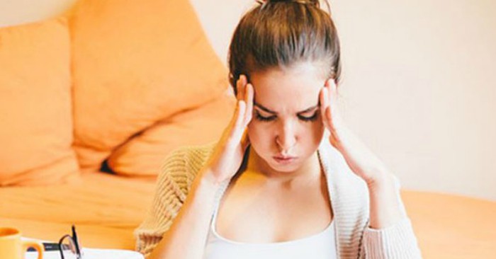 Trong y học, đau đầu là một triệu chứng bệnh thường gặp, biểu hiện là đau nhức nhói ở phần đầu do nhiều căn bệnh khác nhau gây ra. Đau đầu là do sự xáo động trong các cấu trúc nhạy cảm đau ở vùng đầu. Bản thân bộ não không nhạy cảm với đau, vì nó không có thụ thể cảm nhận đau