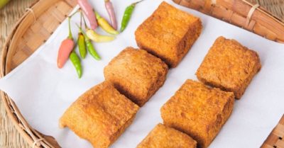 Cách rán đậu thơm ngon dùng với nước chấm hợp vị