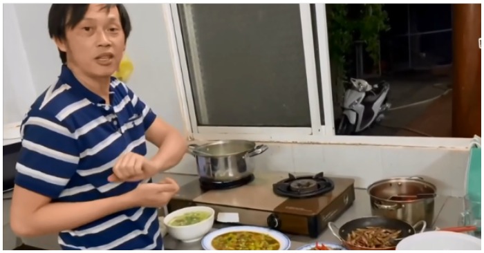 Hoài Linh tự nấu cơm tối với những món ăn dân dã (ảnh chụp màn hình video).