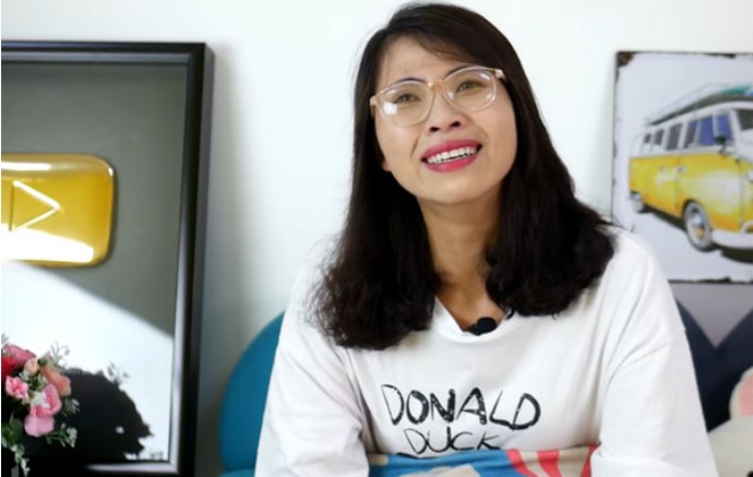 Thơ Nguyễn khóc nghẹn lên tiếng khi bị chỉ trích làm clip phản cảm, câu view trẻ nhỏ