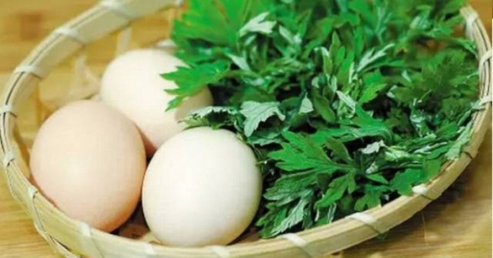 Trứng gà ngải cứu là món ăn bài thuốc vô cùng hiệu quả trong trị các bệnh phụ khoa cho phụ nữ.