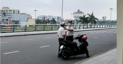 Cách hành xử thiếu văn hóa gây bức xúc của an ninh sân bay đối với người đi lạc