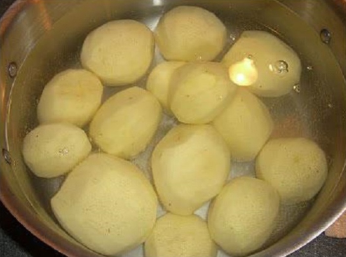 Cách làm bim bim khoai tây chiên giòn rụm cho bé