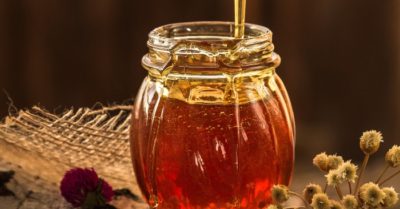 Mật ong: công dụng và những lưu ý khi sử dụng