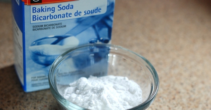 Baking soda tên dân gian thường gọi là bột nở có tên khoa học là natri hidrocacbonat.