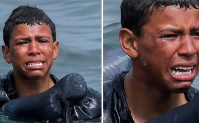 cậu bé di cư bật khóc giữa biển nước mênh mông