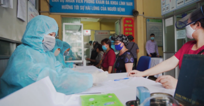 Tin nhanh 20/5: Người phụ nữ bán quán ăn dương tính; Vợ chồng ‘khờ’ hạnh phúc trong đám cưới 1 bàn tiệc