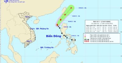 Bão số 1 giật cấp 10, ‘bẻ lái’ khi vừa đi vào Biển Đông