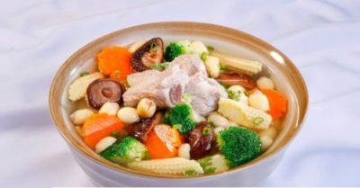Cách nấu canh hạt sen với sườn ngon bổ dưỡng cho cả nhà