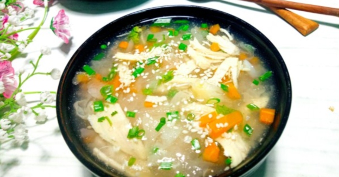 Cách nấu súp nấm tuyết gà thơm ngon, bổ dưỡng