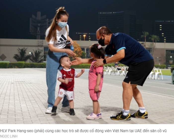 Cổ động viên đội tuyển Việt Nam tại UAE đón nhận tin vui tại vòng loại World Cup 2022 