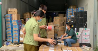 Phát hiện 3 kho nguyên liệu trà sữa không rõ nguồn gốc mang thương hiệu Royal Tea, Gongcha