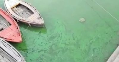 Sông Hằng bất ngờ chuyển màu xanh, người dân Ấn Độ hoảng sợ