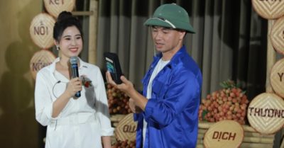 Clip: Nghệ sĩ Xuân Bắc livestream chốt 1.000 đơn vải thiều Bắc Giang trong 30 phút