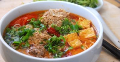 Cách nấu bún riêu thịt heo thơm ngon ngay tại nhà không cần ra tiệm