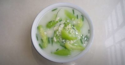 Cách nấu canh mướp lạc thanh mát cho cả nhà với 3 bước đơn giản