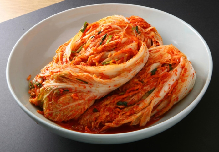 Làm canh kim chi thịt bò; moi ngay, cam nang nau an, nha hang, ít ngọt; béo; thơm ngon; hấp dẫn;