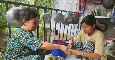 Nữ sinh nghèo vượt khó mong có một mái nhà cho mẹ