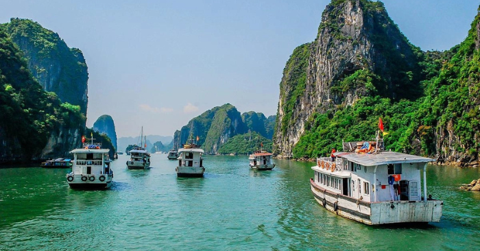 Hạ Long – Vẻ đẹp thân thiện giữa biển trời